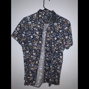 Silky Perry Ellis short sleeve dress shirt.